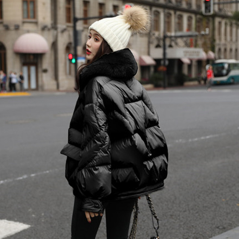 Down jacket for women, 2020 European winter collection, short, loose, fashionable and elegant. Petite, true fox fur collar. Off-season clearance Application Scenario