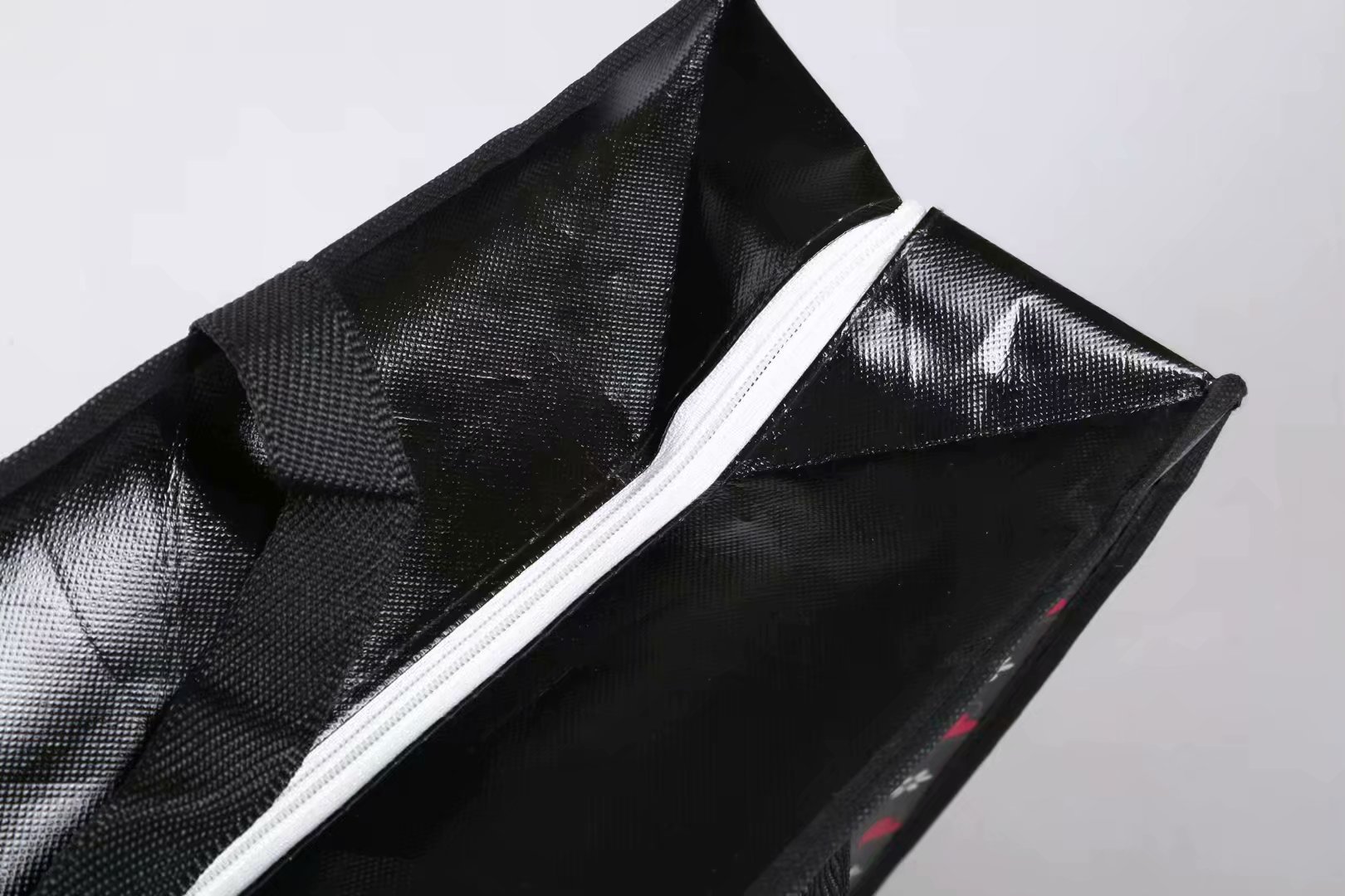 Manufacturers Zipper Non-Woven Moving Bag Folding Clothing Quilt Shopping Hand Duffel Bag Wholesale Application Scenario