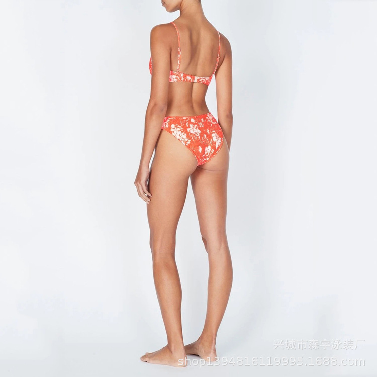 The 11-color INS triangular double-sided swimsuit with strapless and pleated designs from Europe and America has swept the new bikini style Specification image