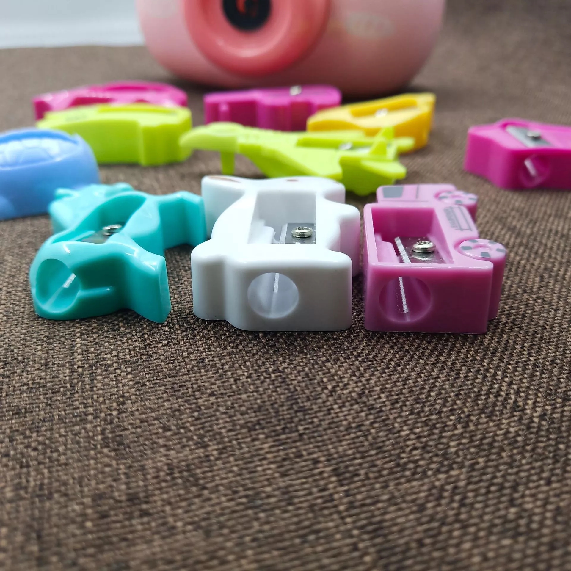 Kaai cartoon-shaped small pencil sharpener, pencil sharpener, creative learning stationery, pencil sharpener, pencil sharpener manufacturer Item Picture