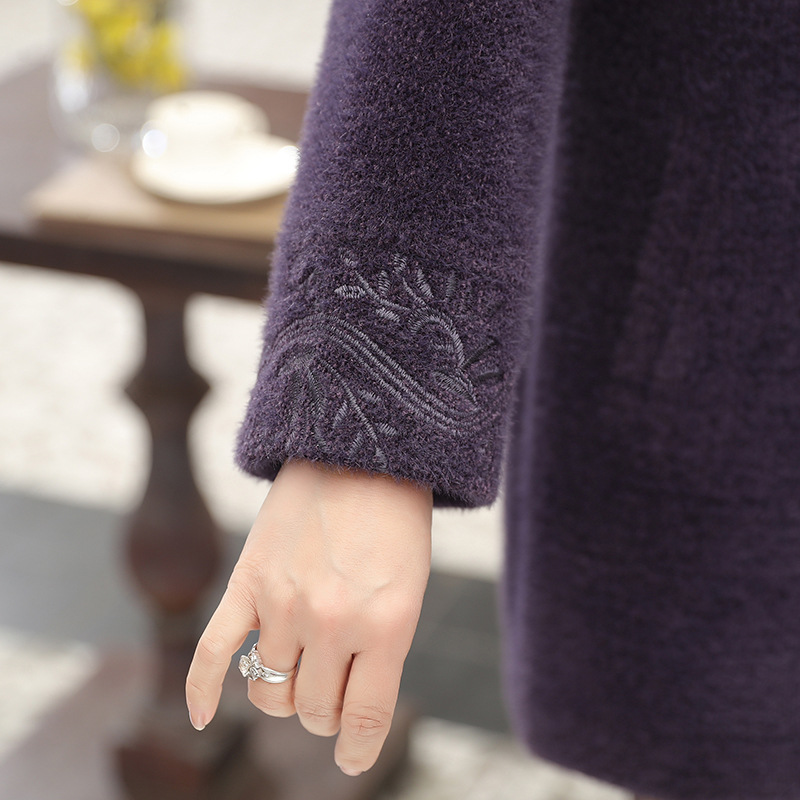 The new women's clothing faux mink fur coat with cotton and thickening is a popular large-sized mom coat on the Internet Application Scenario