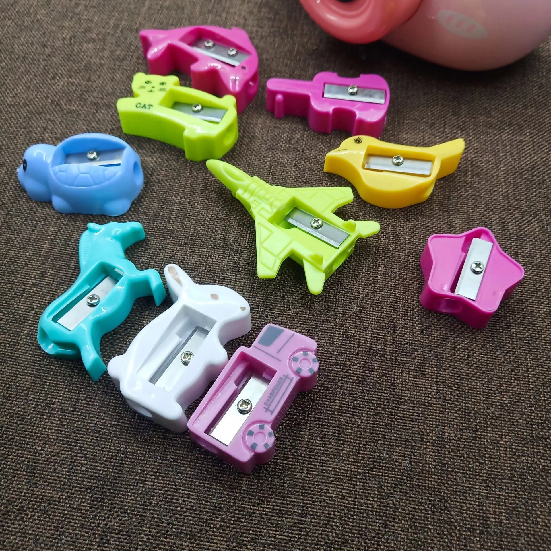 Kaai cartoon-shaped small pencil sharpener, pencil sharpener, creative learning stationery, pencil sharpener, pencil sharpener manufacturer details Picture