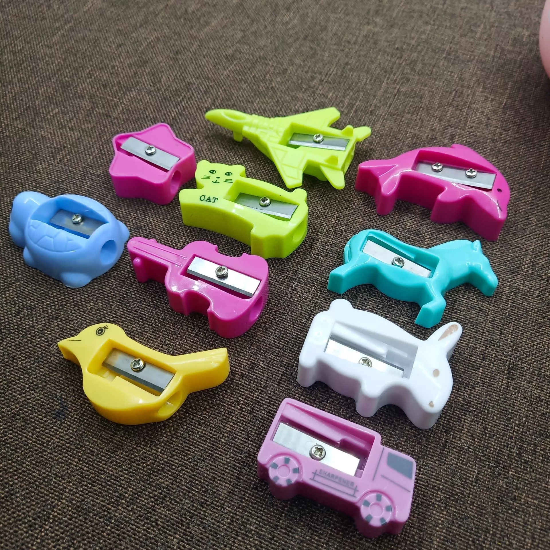 Kaai cartoon-shaped small pencil sharpener, pencil sharpener, creative learning stationery, pencil sharpener, pencil sharpener manufacturer Specification drawing