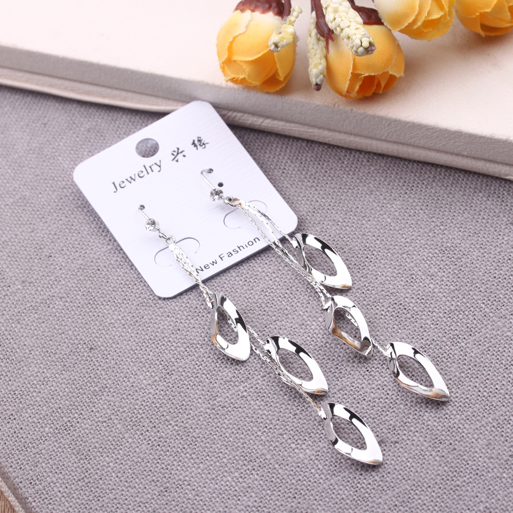 10-yuan store accessories, earrings, ear buckles, ear studs, high-end and fashionable, beach, Japanese and Korean, aloof gatherings, paired with long tassels