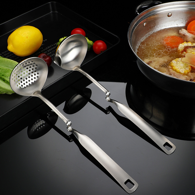304 stainless steel oil separator, oil separator, strainer, hanging handle, popular oil filter, hot pot strainer, household soup spoon details Picture