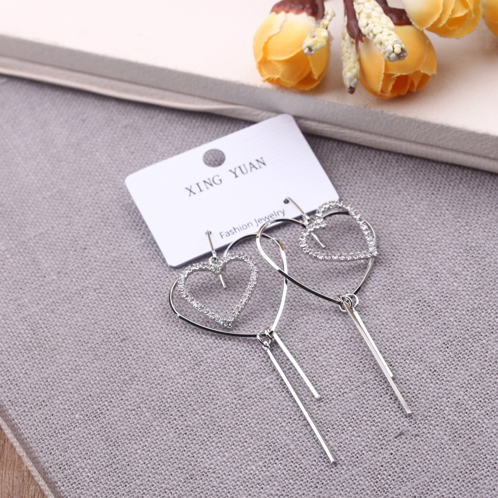 10-yuan store accessories, earrings, ear buckles, ear studs, high-end and fashionable, beach, Japanese and Korean, aloof gatherings, paired with long tassels Item Picture