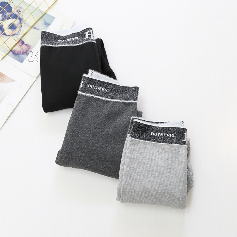 Autumn and winter thickened and fleece leggings for women to wear outside in 2020 winter trend, the same style as the popular ribbed fruit green fleece warm pants Application Scenario