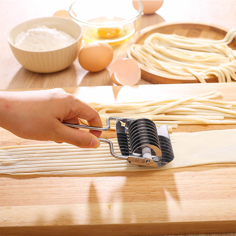 Multi-functional noodle cutter, household stainless steel noodle cutter, household handmade noodle maker, kitchen small tool Application Scenario