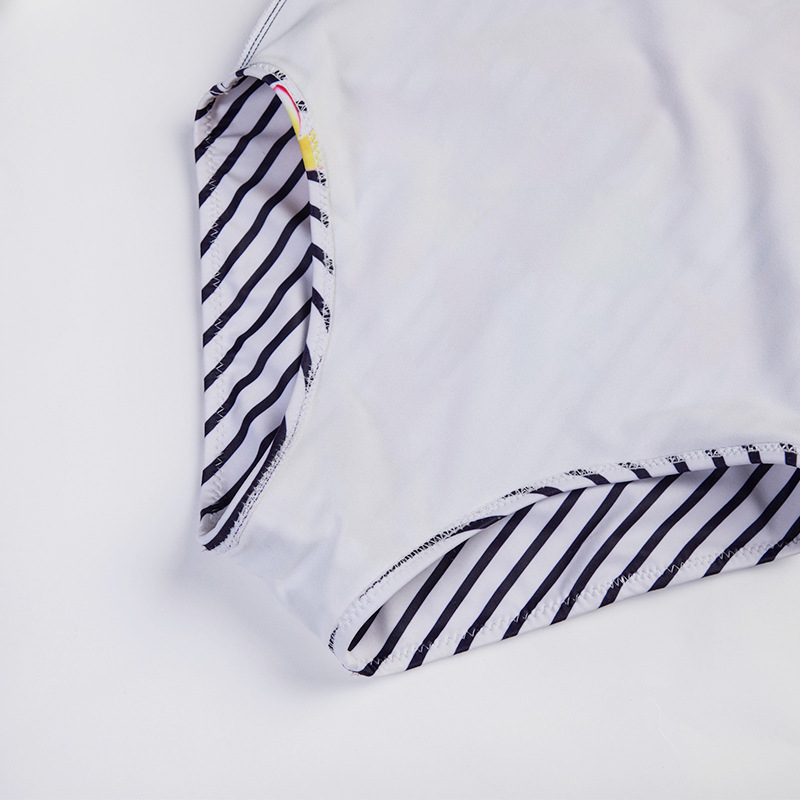 Wholesale and export of children's one-piece swimsuits from manufacturers, 2020 new striped flamingo belly cover-up one-piece swimming suits Application Scenario