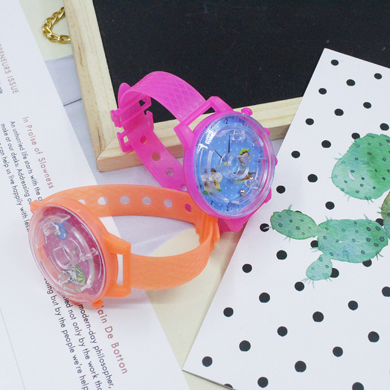 Wholesale children's maze watch toys, rolling ball hand balance ball mini small toys, plastic maze ball h Application Scenario