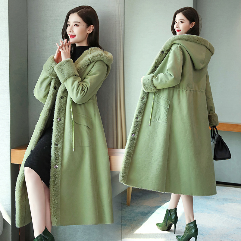 The European station's fashionable women's wear, Korean winter hooded and fur integrated long coat, women's fleece and thickened warm jacket is trendy