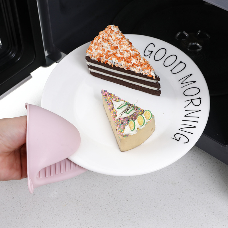 Silicone Heat Resistant Hand Gloves Bowl Clamp Kitchen Heat Remover Bowl Clamp Baking Oven Heat Sleeve Application Scenario
