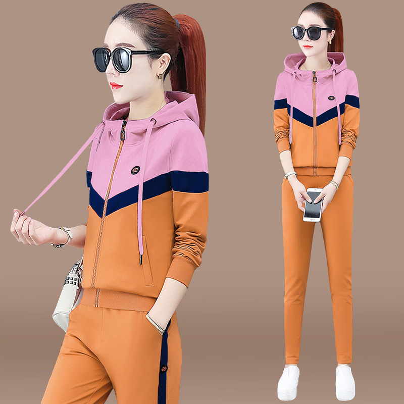 The 2020 new style of the Women's Spring and Autumn sports suit is fashionable and stylish. It features a long-sleeved sweatshirt, loose running wear and a casual two-piece set that is trendy