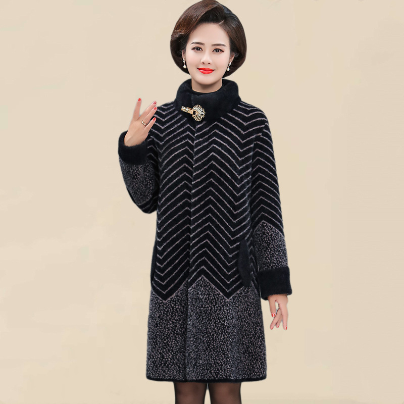 For middle-aged and elderly women, this is a mink fur coat for mothers in autumn and winter. For those aged 40 to 50, this mid-length coat is stylish and loose details Picture