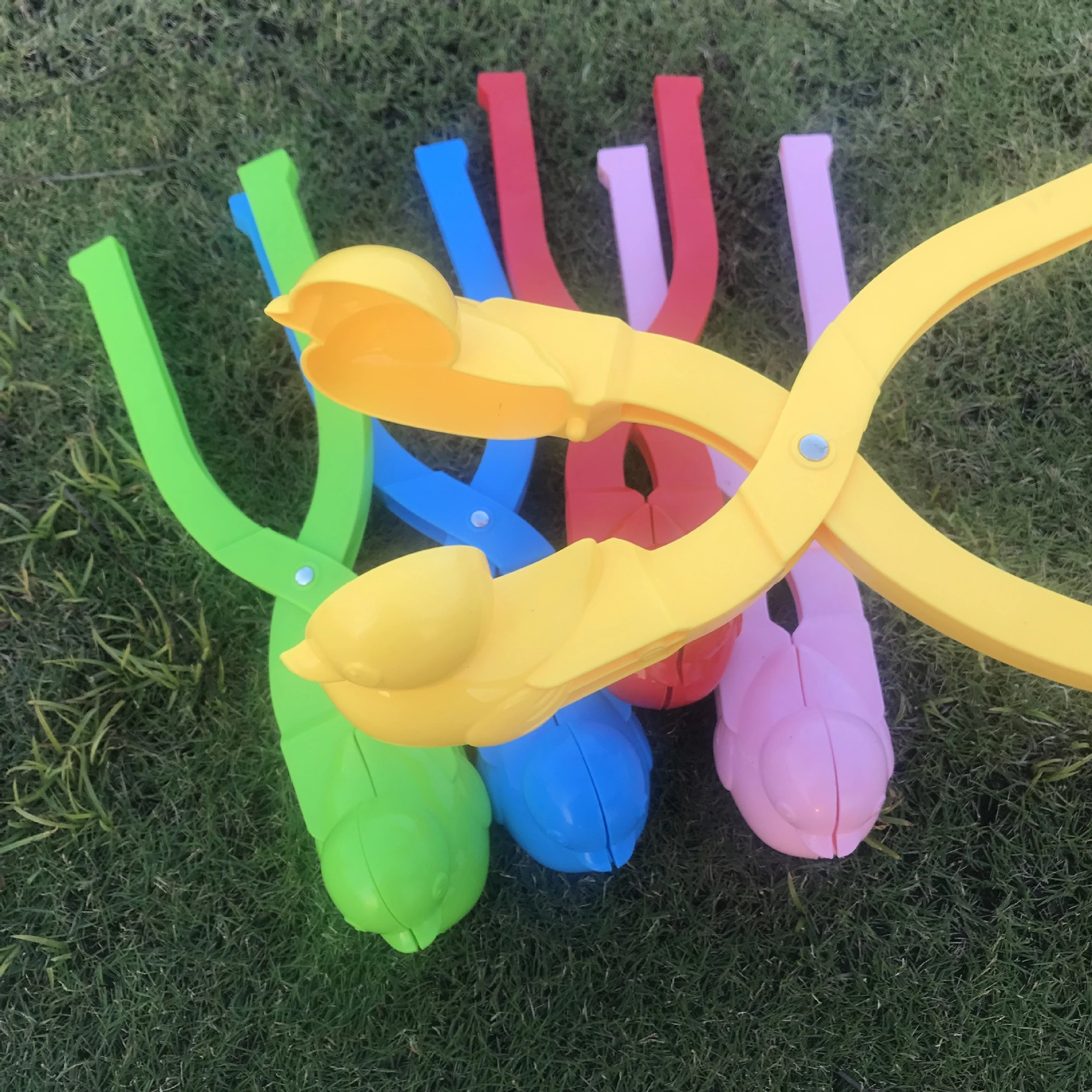 New children's outdoor snow toy, plastic thickened cartoon duck snowball pick, snow collector, baby sand play tool Item Picture