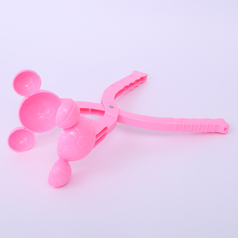 Winter outdoor children's snow trap molds, snowball tongs, snowball fight toys, sand play tools, beach supplies Application Scenario