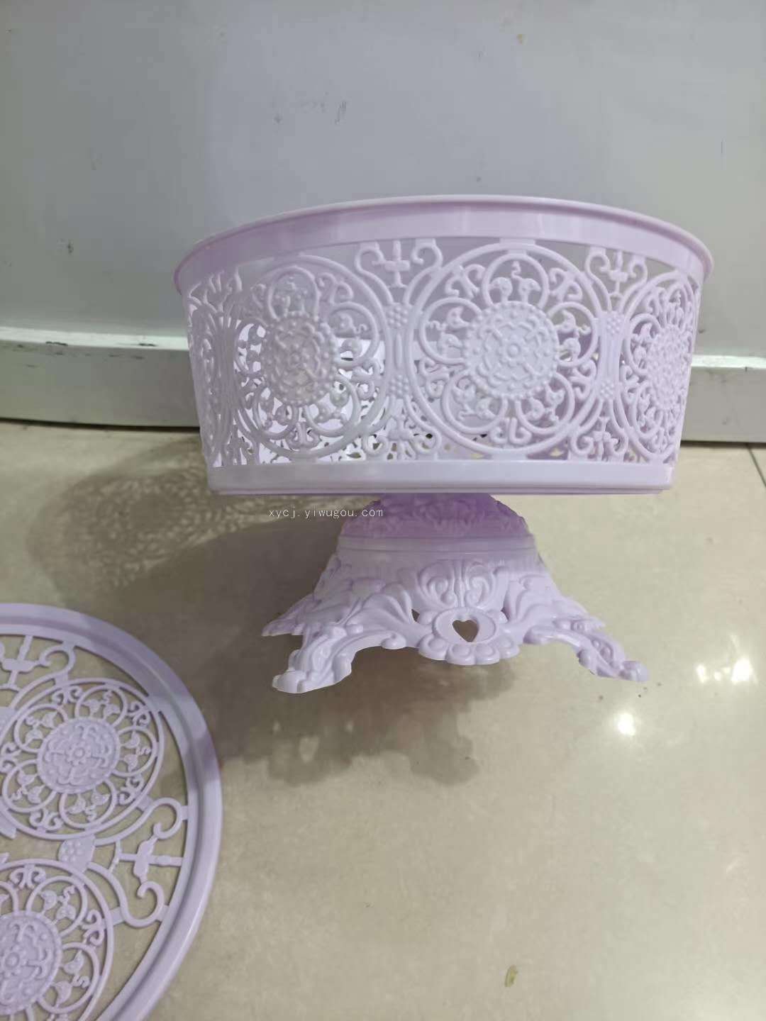 Plastic fruit platter with feet details Picture