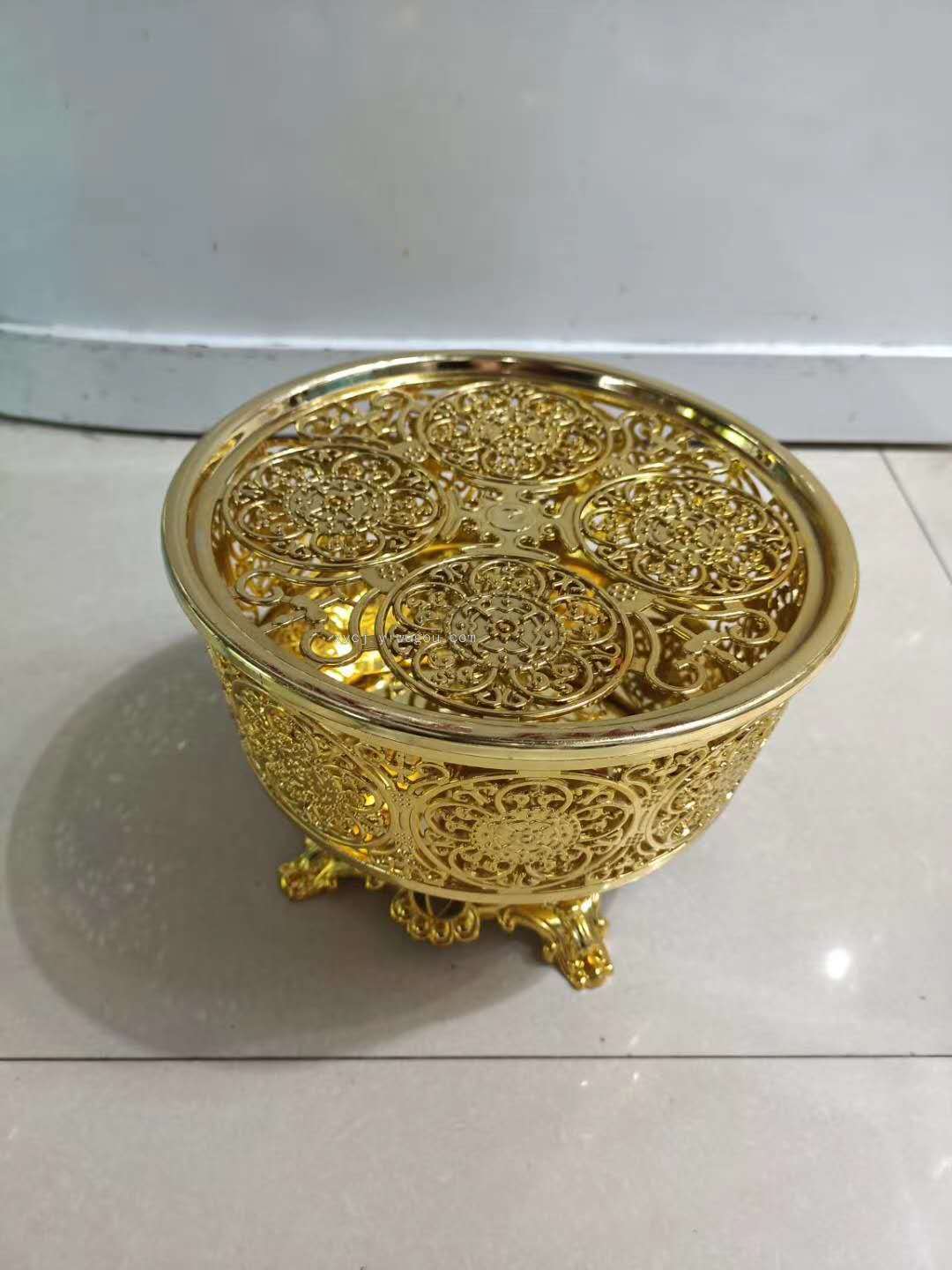 Plastic fruit platter with feet