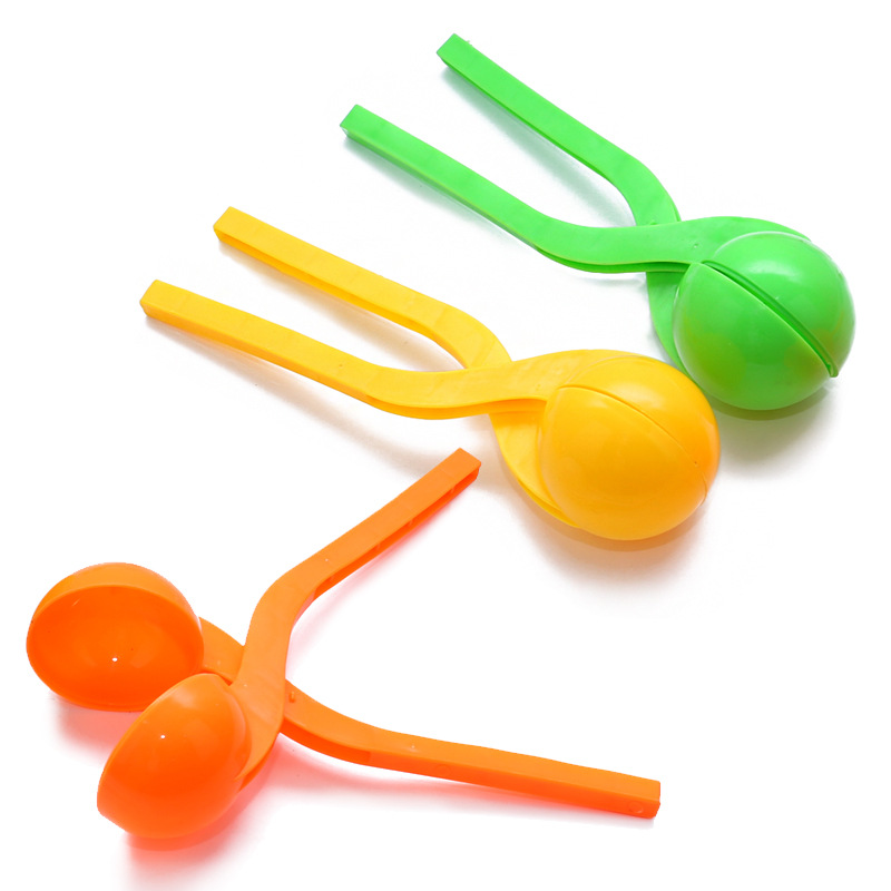 Snowball tongs, snowball fight gadgets, children's winter outdoor toys, snowball tongs, snowmen, snowball tongs, beach ball tongs full figure