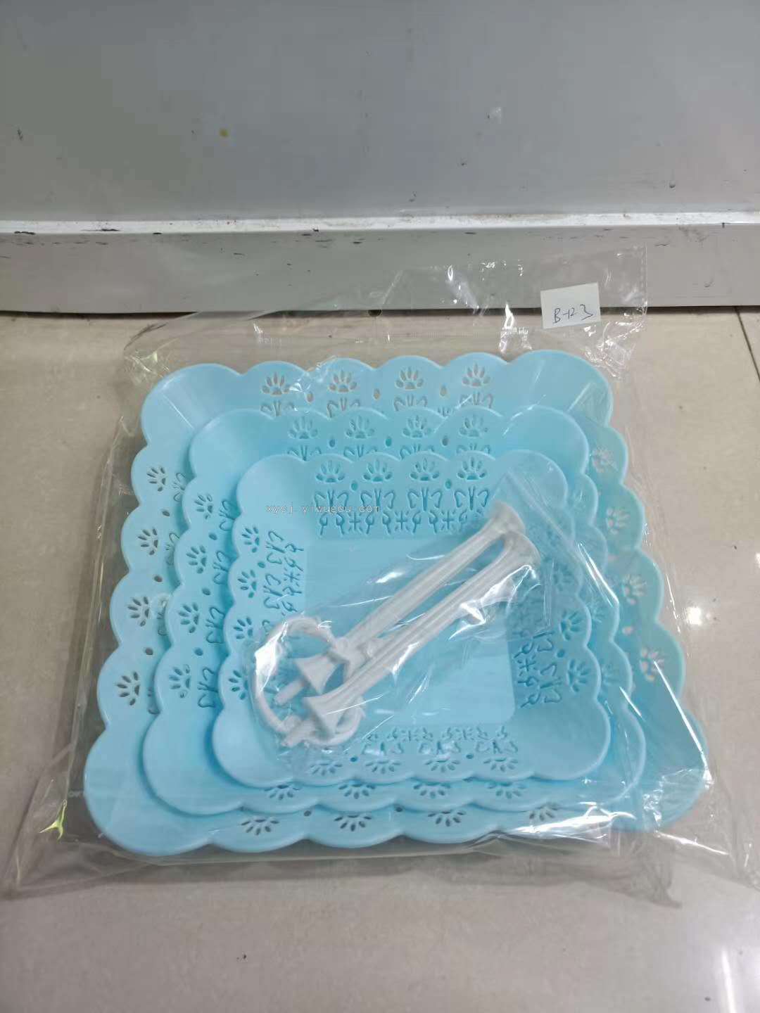 The plastic three-layer fruit and snack plates can be stacked Item Picture