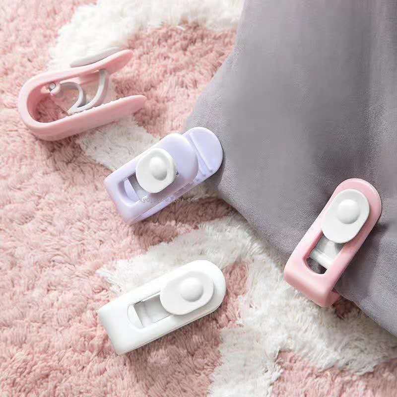 Duvet jacket clip