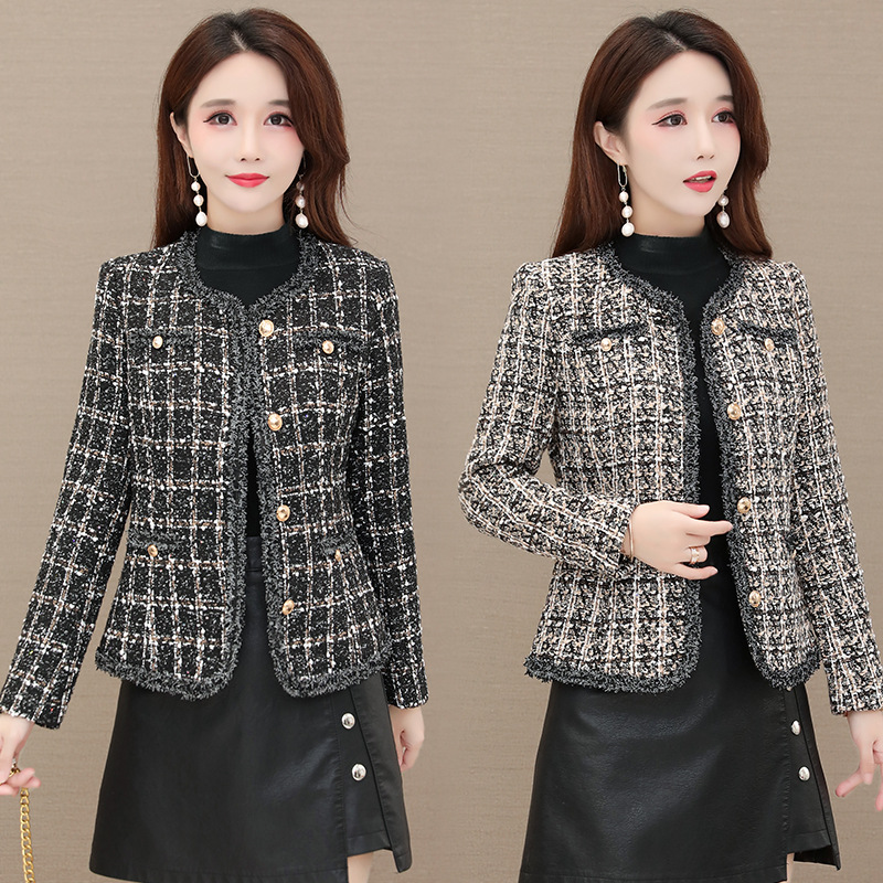 The thousand-bird checkered coat is a versatile and popular autumn outfit for women. It's a new Korean-style fashionable and elegant short top for petite women in 2020