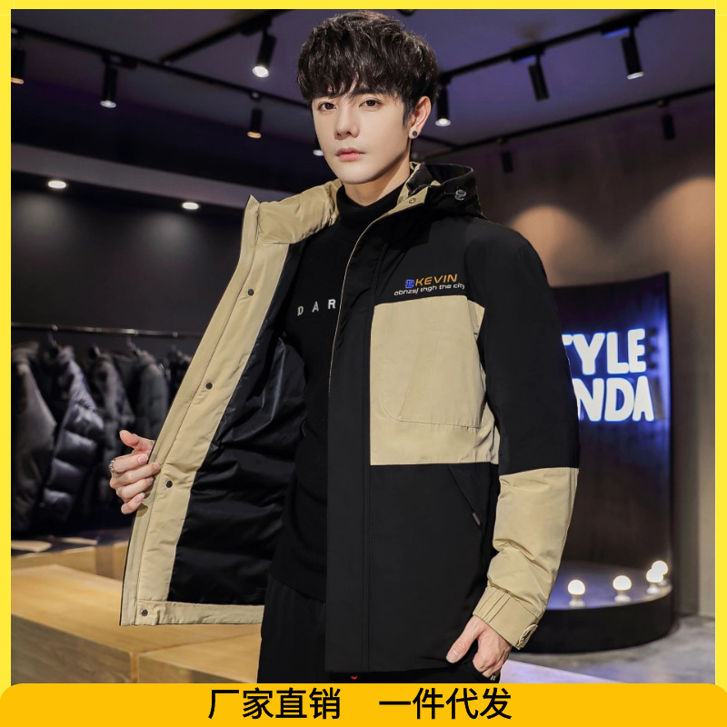 The new men's down jacket is a short workwear with white duck down for outdoor use. It is fashionable, slimming, light and warm. It is a trendy men's jacket