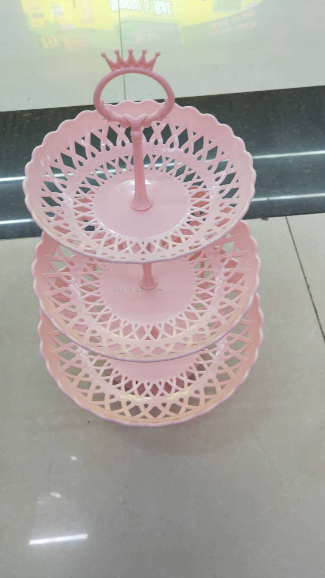 A three-layer fruit basket in macaron color series