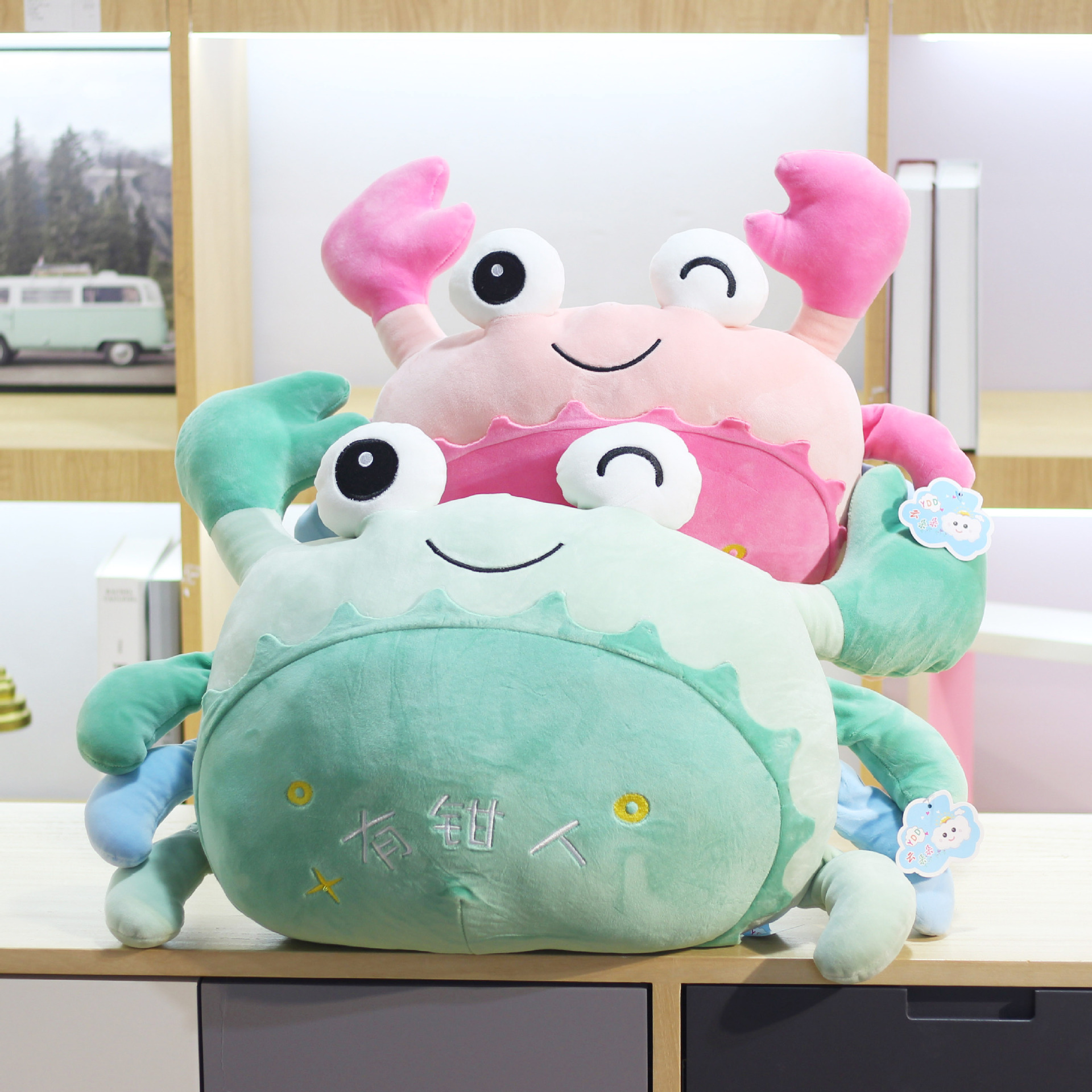 The new down cotton elastic crab plush toy doll manufacturer is selling well. It's a cute rich man crab throw pillow details Picture