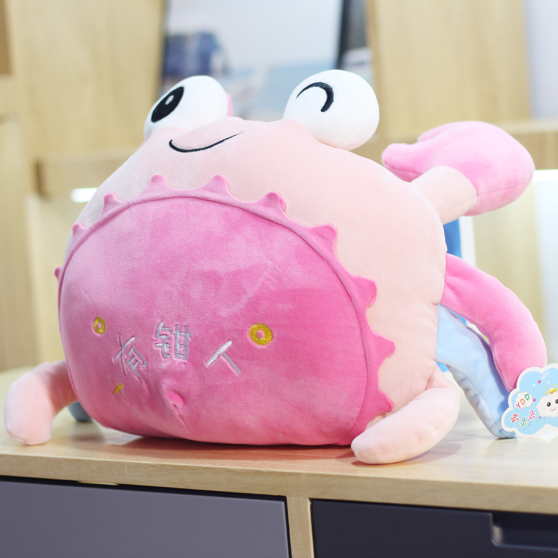The new down cotton elastic crab plush toy doll manufacturer is selling well. It's a cute rich man crab throw pillow Specification drawing