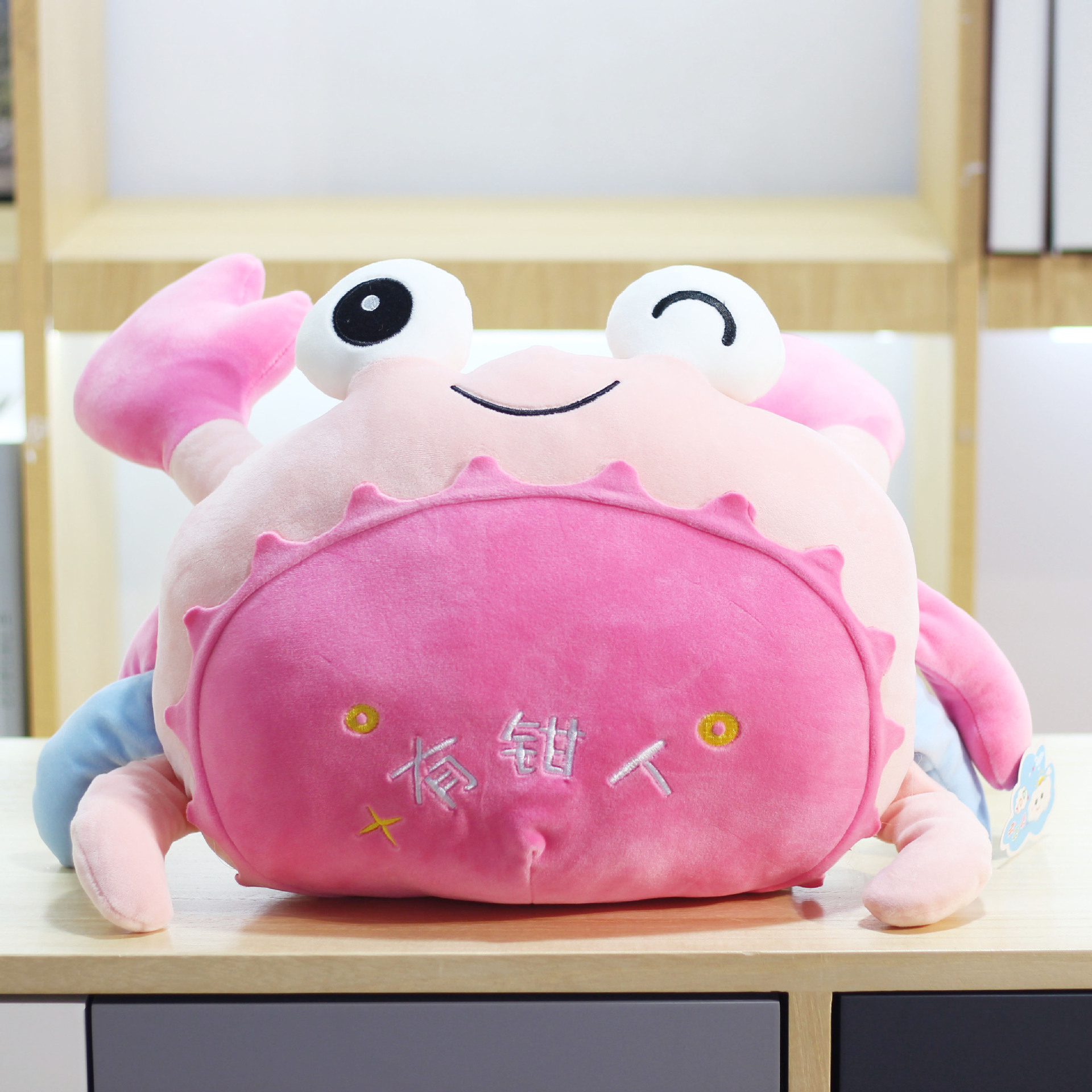 The new down cotton elastic crab plush toy doll manufacturer is selling well. It's a cute rich man crab throw pillow Application Scenario