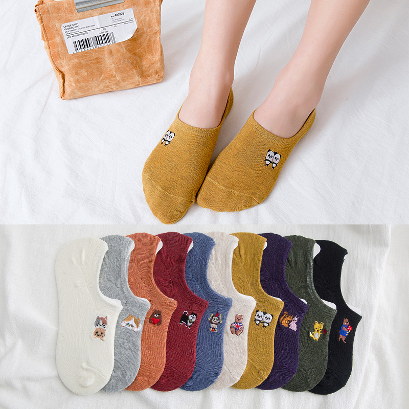 Nueva llegada cartoon bordado calcetines mujer primavera verano silicona invisible barco calcetines day set calcetines bordados stock al por mayor details Picture