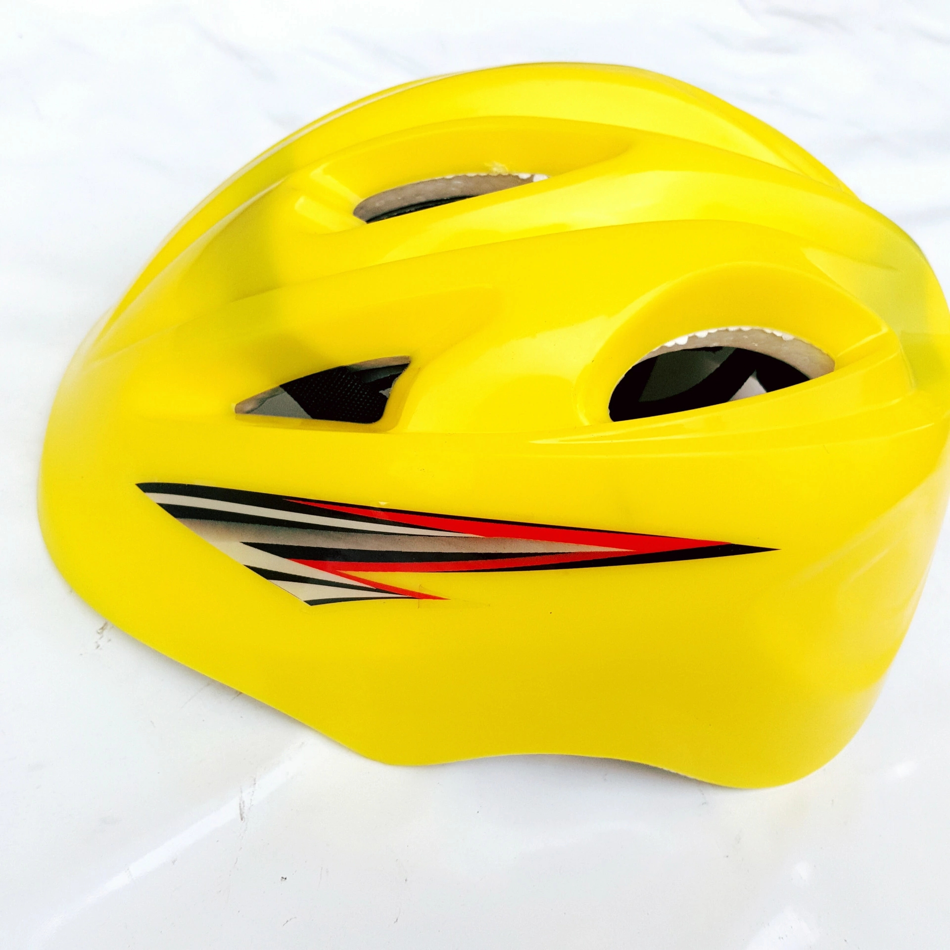 Wholesale of professional adjustable helmets for children, cycling and roller skating protective gear, helmets, bicycles, skateboards, roller skates and protective gear Application Scenario