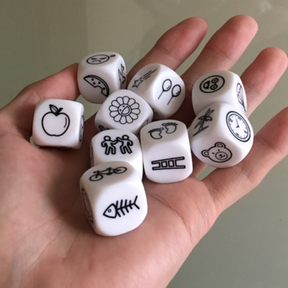 Novel toy "Blade" card, Story Dice, Little Q ", a board game for improving language skills, is available for wholesale in stock and customization Application Scenario
