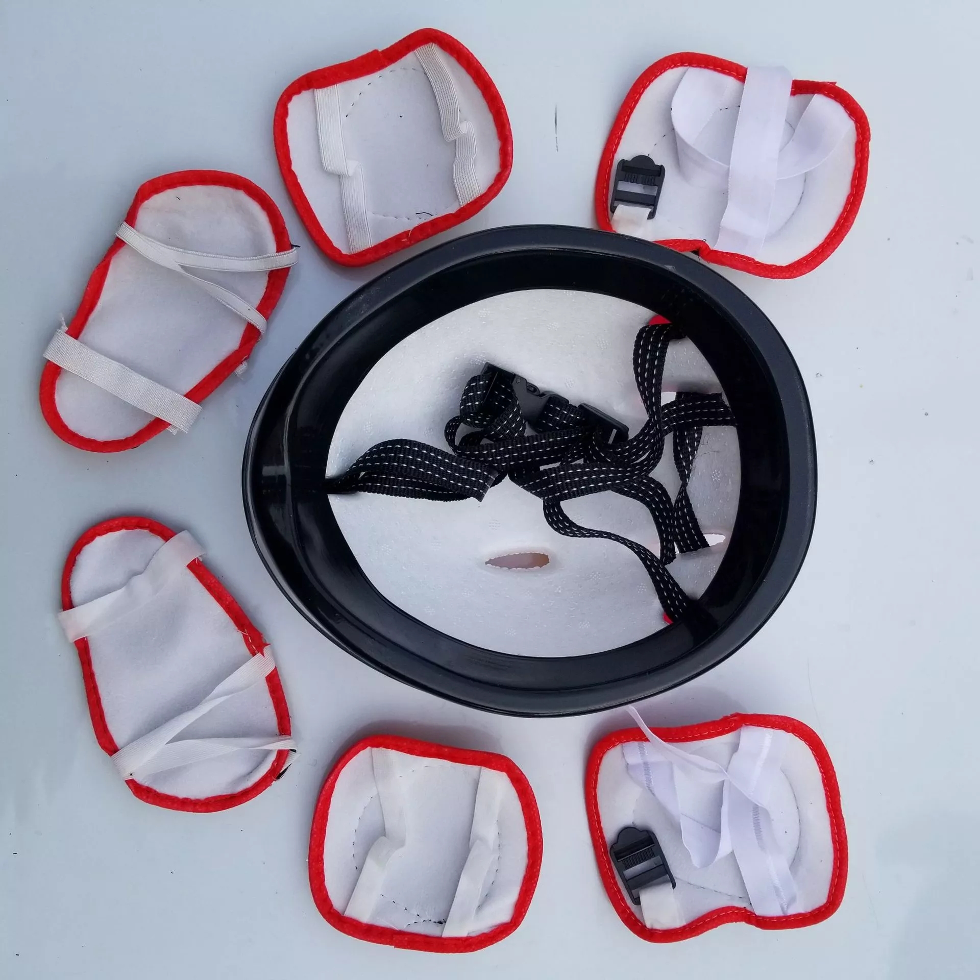 Wholesale of children's knee, wrist and elbow pads, protective gear, baby anti-fall sports balance wheels, roller skates and helmets Item Picture