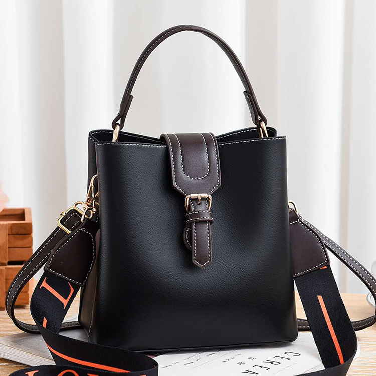 Fashionable female bag one shoulder slant carrying small bag