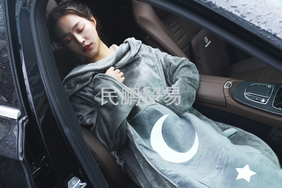 定制面料法兰绒高端懒人夜光车载电视毯抱枕毯子二合一