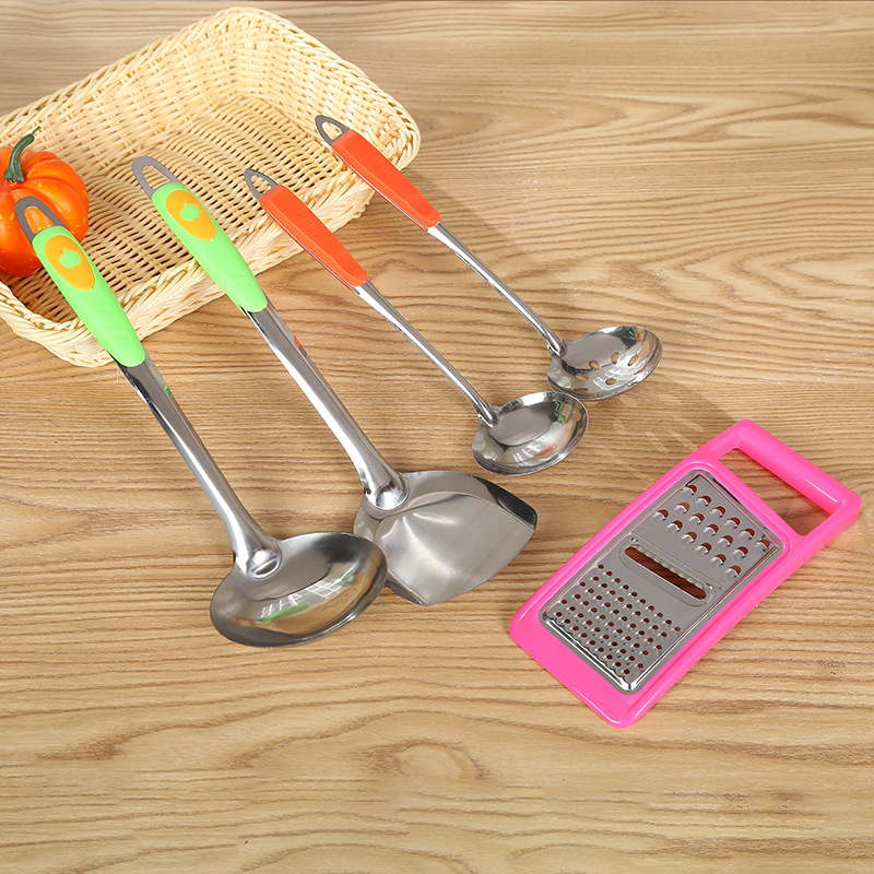 Manufacturer's supply of kitchen slicers, woks, and strainers, a set of five multi-functional kitchen utensils, available for wholesale in stock details Picture