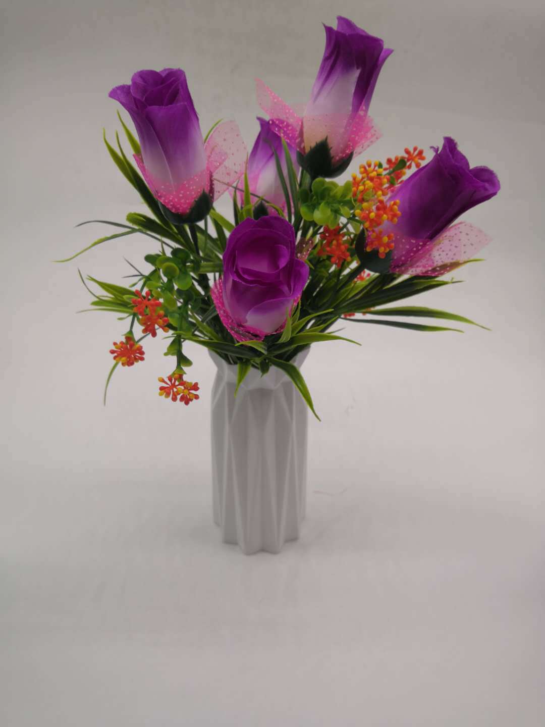 Cross-border best-selling Nordic-style plastic vases and simple imitation flower decorative items are available for wholesale from a 2-yuan store Specification image