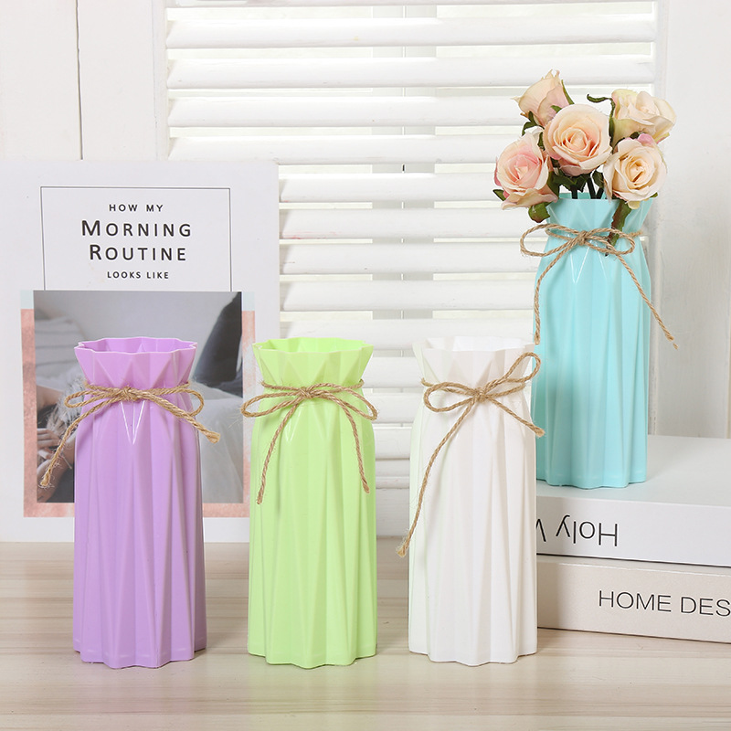 Plastic vases, Nordic-style creative living room ornaments, simple home flower arrangements, pe imitation porcelain dry vases in stock from the manufacturer