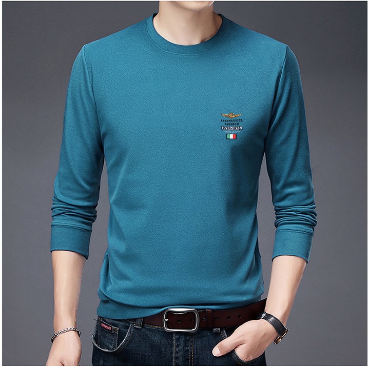 This is a fashionable round-neck embroidered hoodie base layer for young and middle-aged men in autumn and winter
