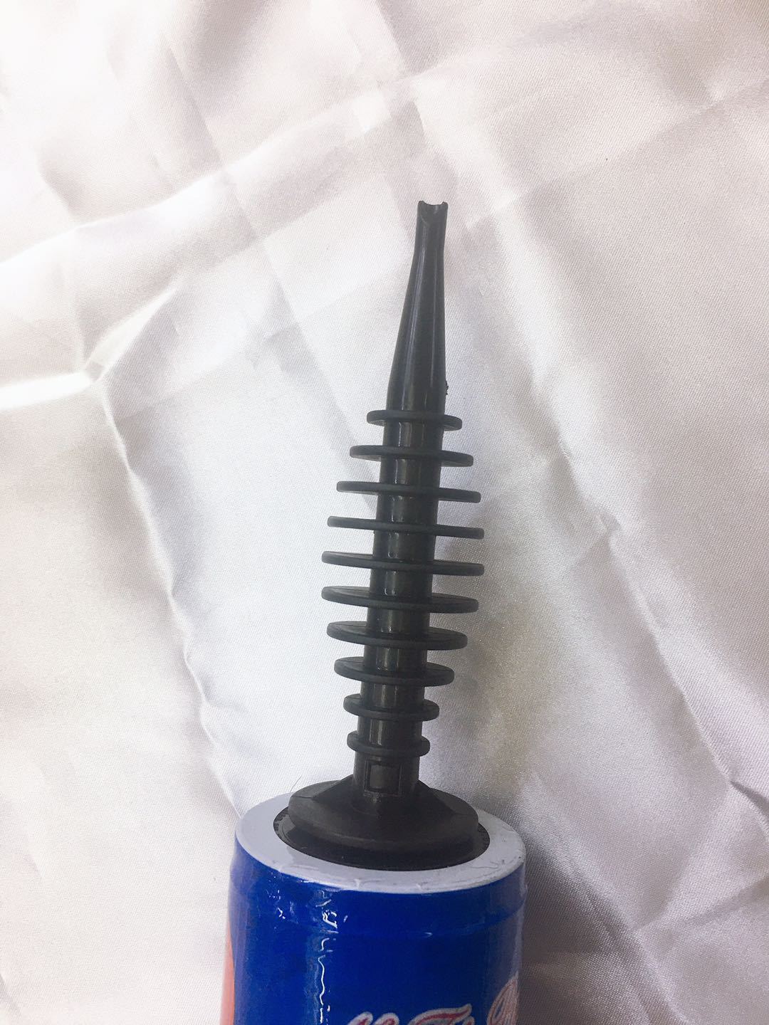 Fengshuo manual plastic air pump, wedding supplies, portable slanted mouth hand-pushed large flower air pump Application Scenario