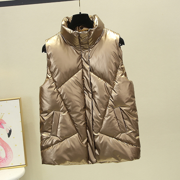 A short, slimming, sleeveless winter vest with a glossy down cotton vest for women. It can be worn over a trendy stand-up collar and thick shoulder Application Scenario
