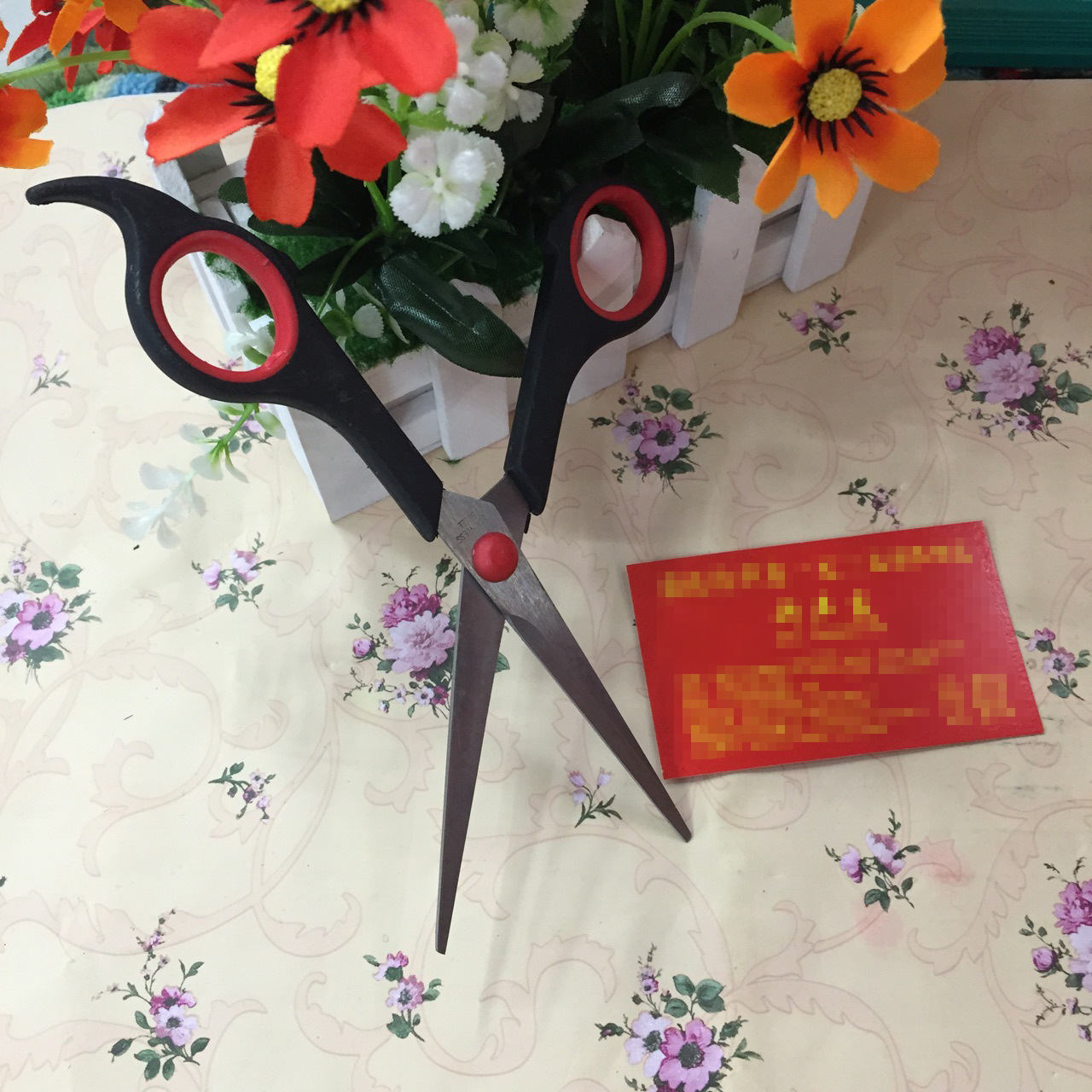 106 Dual-color scissors, household scissors, office scissors, Yiwu Small commodities wholesale, Xu Shengyou Department Store Factory Direct sales Application Scenario