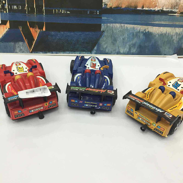 In 2017, wholesale children's toys, wire rope racing cars and four-wheel drive cars in Yiwu were selling well at street stalls. Xu Shengyou, the manufacturer, sold them by himself Application Scenario