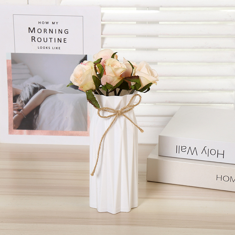 Plastic vases, Nordic style creative living room ornaments, simple home flower arrangements, pe imitation porcelain dry vases, factory in stock, small commodities delivery, one yuan, two yuan, street stall, Xu Shengyou details Picture