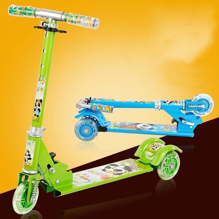 Children's scooters, three-wheeled scooters, flashing folding scooters, sliding scooters, 2-3-4-5-6 years old babies sliding full figure