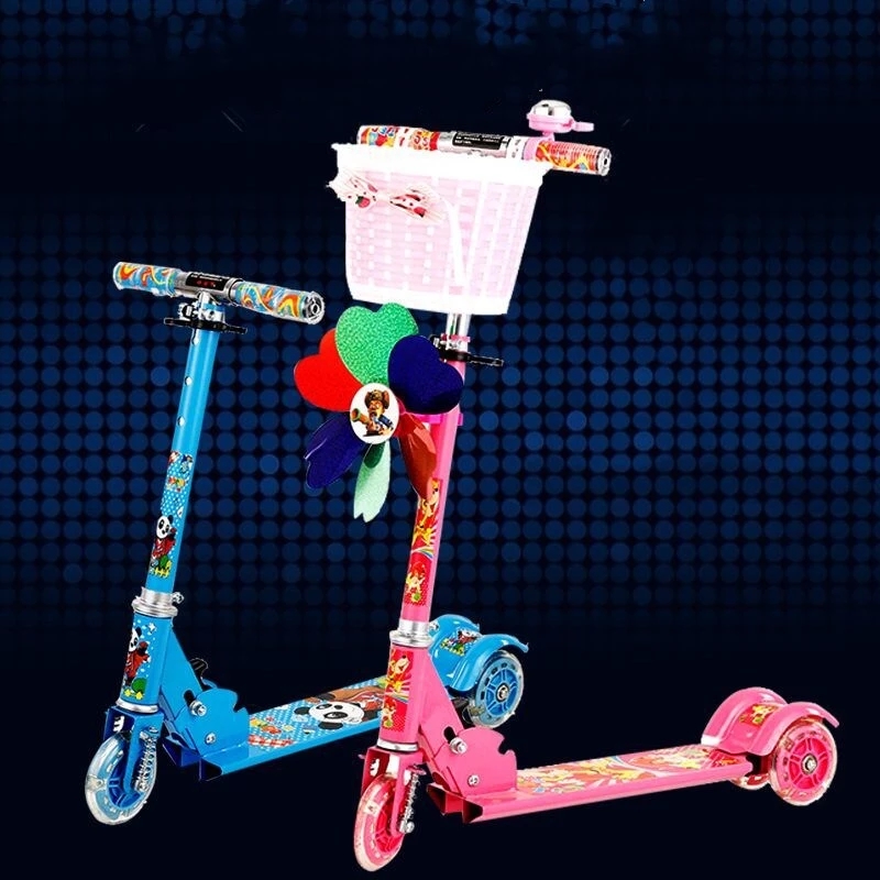 Children's scooters, three-wheeled scooters, flashing folding scooters, sliding scooters, 2-3-4-5-6 years old babies sliding details Picture
