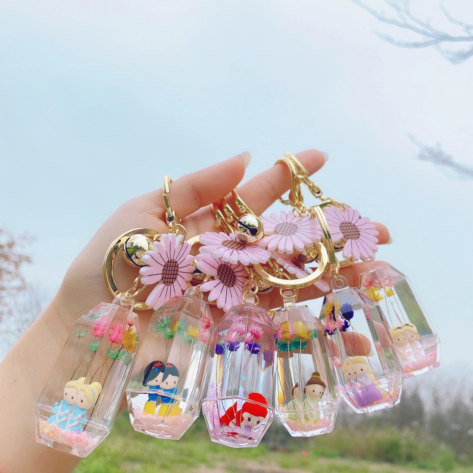 New cartoon fairy tale princess acrylic oil-impregnated keychain diamond-shaped floating pendant creative small gift Specification drawing