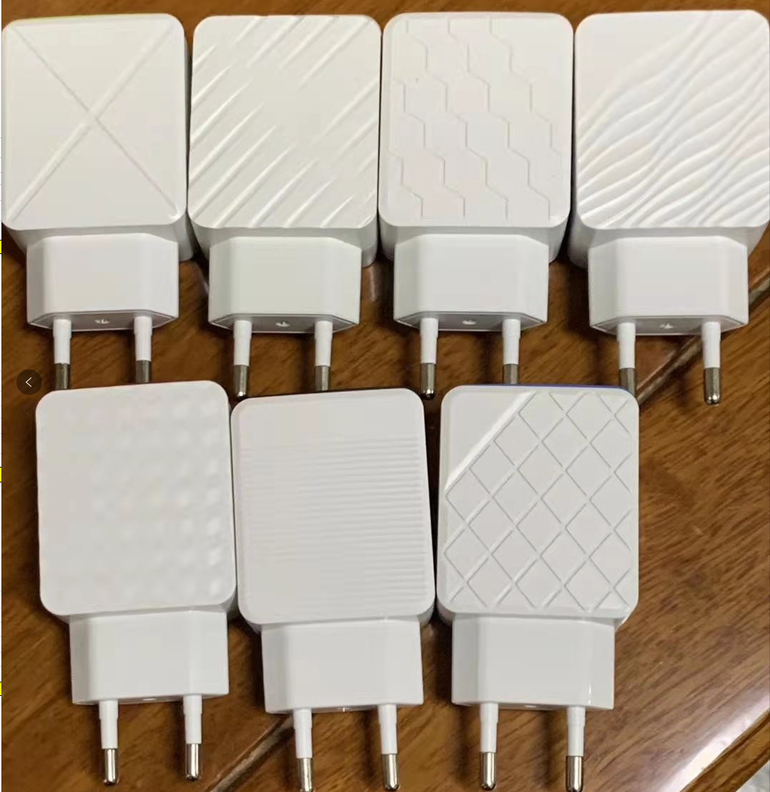 2个USB口中壳  带线  带包装 充电器